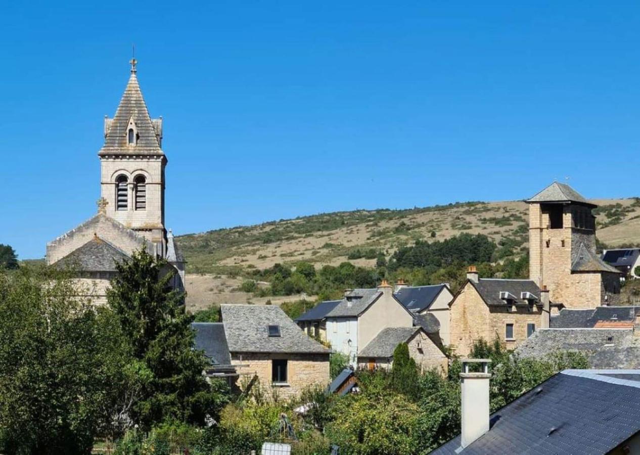 Le Gite De La Vieille Eglise De Coussergues Exterior foto